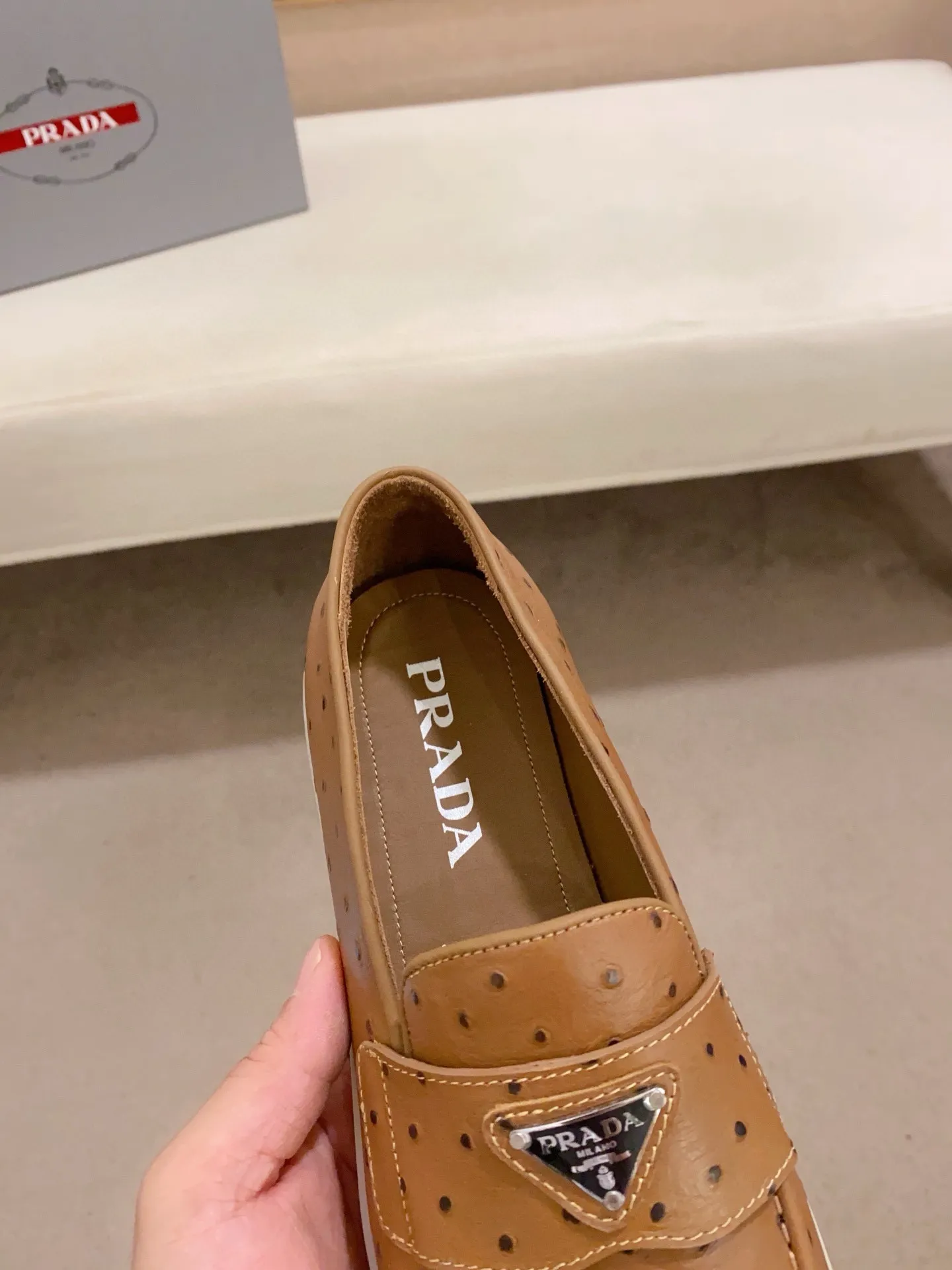 Men's shoes 💰 580💰 ✔️✔️✔️High-quality new PRADA counters are launched at the same time. The new men's shoes and 😘fabrics are selected from high-silk bald cowhide and are made by pure handicrafts. Lining: Full cowhide lining. 👍🏿 High-end ☄️ air-cushion molded anti-slip rubber outsole, exquisite lines, simple and elegant, comfortable and high-end for leisure travel. Code number: 38 to 44 (45 can be customized)